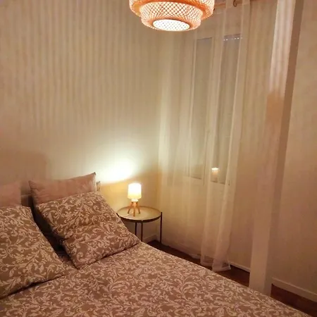 Rez-de-chaussee Avec Exterieur, A 150m Du Centre, 4min De La Plage.